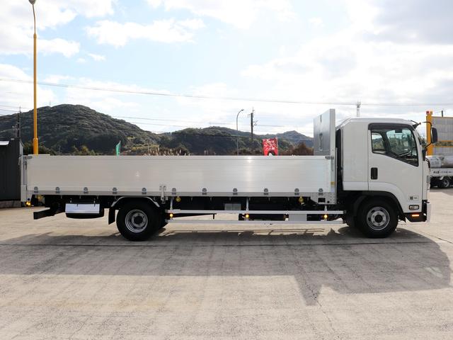 フォワード 　４ｔ　平ボデー　ワイド　６２００　ベッド付　アルミブロック　ＡＴ車　２ＲＧ－ＦＲＲ９０Ｓ２（36枚目）