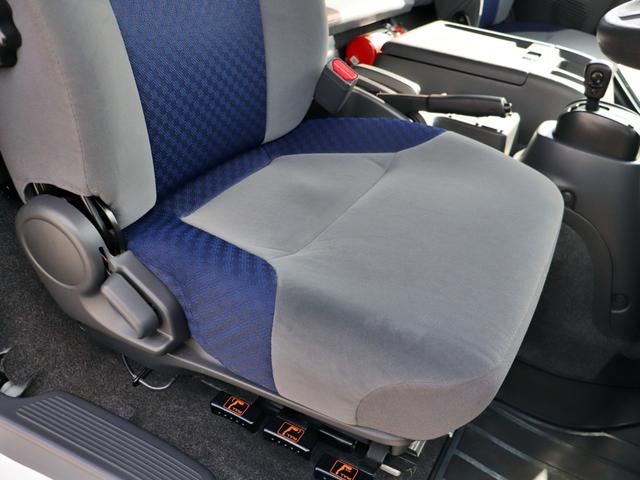 フォワード 　４ｔ　平ボデー　ワイド　６２００　ベッド付　アルミブロック　ＡＴ車　２ＲＧ－ＦＲＲ９０Ｓ２（39枚目）