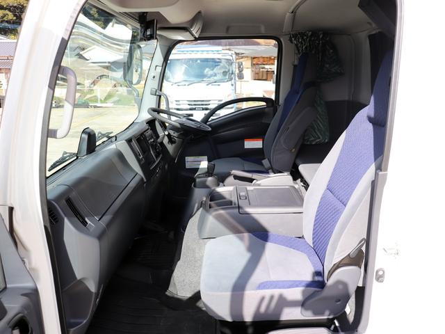 フォワード 　４ｔ　平ボデー　ワイド　６２００　ベッド付　アルミブロック　ＡＴ車　２ＲＧ－ＦＲＲ９０Ｓ２（40枚目）
