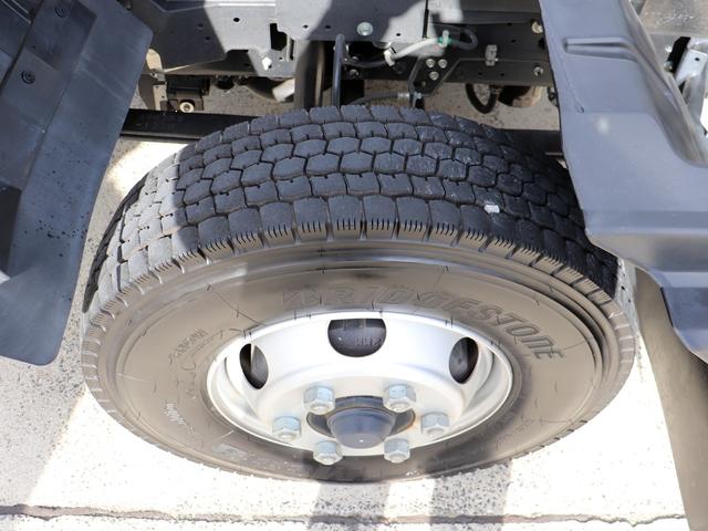 フォワード 　４ｔ　平ボデー　ワイド　６２００　ベッド付　アルミブロック　ＡＴ車　２ＲＧ－ＦＲＲ９０Ｓ２（47枚目）