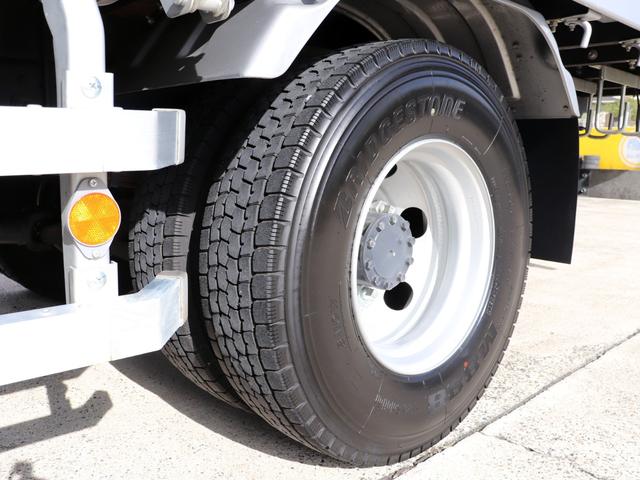 フォワード 　４ｔ　平ボデー　ワイド　６２００　ベッド付　アルミブロック　ＡＴ車　２ＲＧ－ＦＲＲ９０Ｓ２（50枚目）