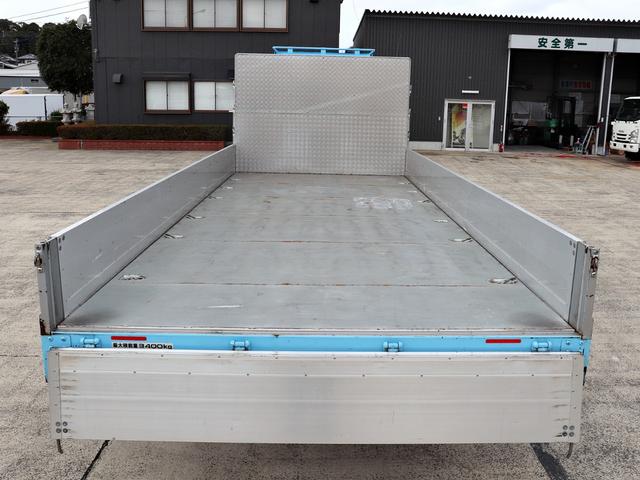 フォワード 　４ｔ　平ボデー　ワイド　６２００　ベッド付　後輪エアサス　２ＲＧ－ＦＲＲ９０Ｔ２（11枚目）