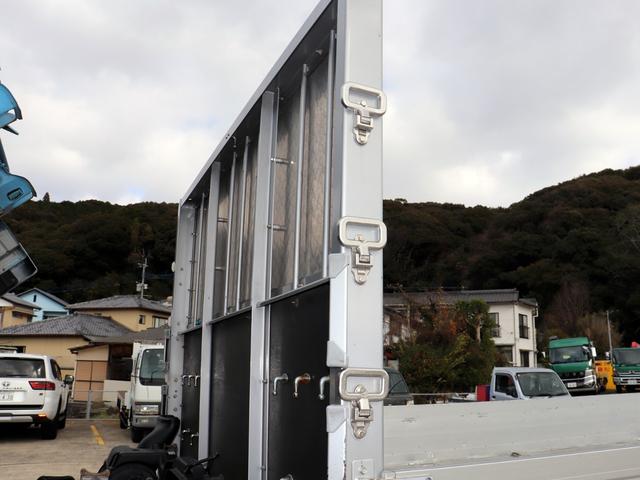 フォワード 　４ｔ　平ボデー　ワイド　６２００　ベッド付　後輪エアサス　２ＲＧ－ＦＲＲ９０Ｔ２（15枚目）