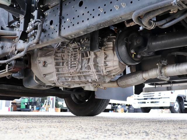 フォワード 　４ｔ　平ボデー　ワイド　６２００　ベッド付　後輪エアサス　２ＲＧ－ＦＲＲ９０Ｔ２（26枚目）