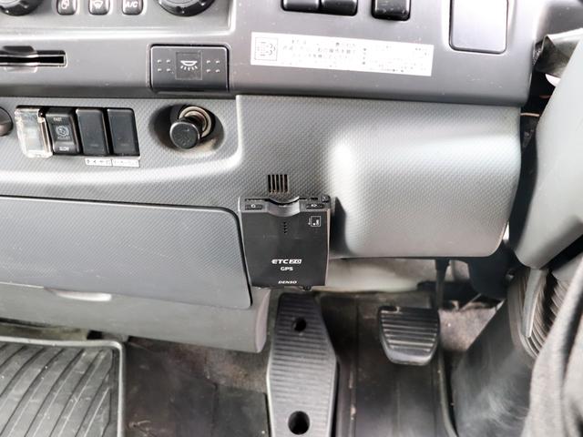 フォワード 　４ｔ　平ボデー　ワイド　６２００　ベッド付　後輪エアサス　２ＲＧ－ＦＲＲ９０Ｔ２（42枚目）