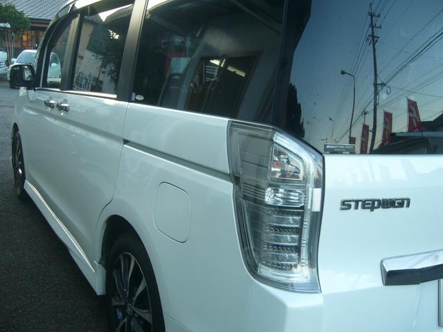 ステップワゴンスパーダ Ｚ　クールスピリット　両側パワースライドドア　ＥＴＣ　純正ナビＢｌｕｅｔｏｏｔｈ付き　フルセグ　リヤモニター　バックカメラ　ＥＴＣ（5枚目）