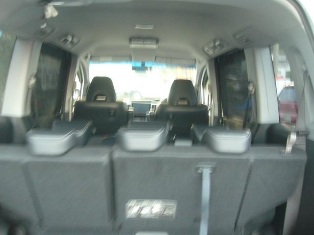 ステップワゴンスパーダ Ｚ　クールスピリット　両側パワースライドドア　ＥＴＣ　純正ナビＢｌｕｅｔｏｏｔｈ付き　フルセグ　リヤモニター　バックカメラ　ＥＴＣ（9枚目）