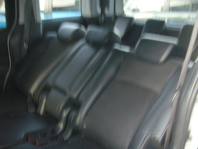 ステップワゴンスパーダ Ｚ　クールスピリット　両側パワースライドドア　ＥＴＣ　純正ナビＢｌｕｅｔｏｏｔｈ付き　フルセグ　リヤモニター　バックカメラ　ＥＴＣ（11枚目）