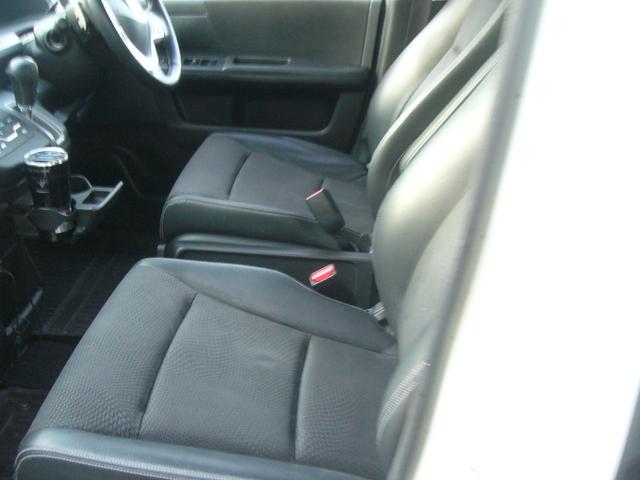 ステップワゴンスパーダ Ｚ　クールスピリット　両側パワースライドドア　ＥＴＣ　純正ナビＢｌｕｅｔｏｏｔｈ付き　フルセグ　リヤモニター　バックカメラ　ＥＴＣ（13枚目）