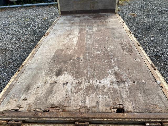 キャンター 平ボディ ワンオーナー車 丸目4灯 コラムMT メッキグリル メッキバンパー(3枚目)