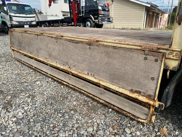 キャンター 平ボディ ワンオーナー車 丸目4灯 コラムMT メッキグリル メッキバンパー(13枚目)