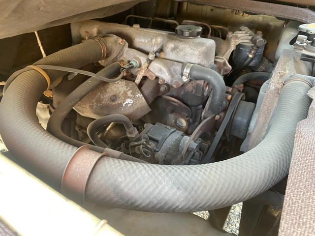 キャンター 　平ボディ　丸目４灯　ホイールカバー　コラム５ＭＴ（5枚目）