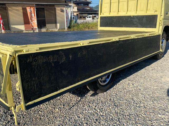 キャンター 　平ボディ　丸目４灯　ホイールカバー　コラム５ＭＴ（12枚目）