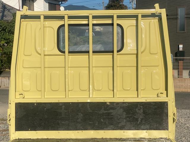 キャンター 　平ボディ　丸目４灯　ホイールカバー　コラム５ＭＴ（13枚目）