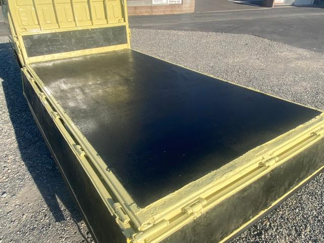 キャンター 　平ボディ　丸目４灯　ホイールカバー　コラム５ＭＴ（15枚目）