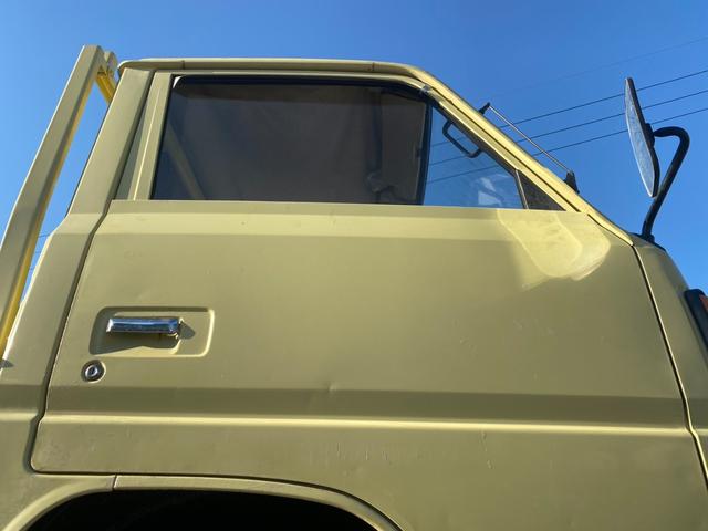 キャンター 　平ボディ　丸目４灯　ホイールカバー　コラム５ＭＴ（18枚目）