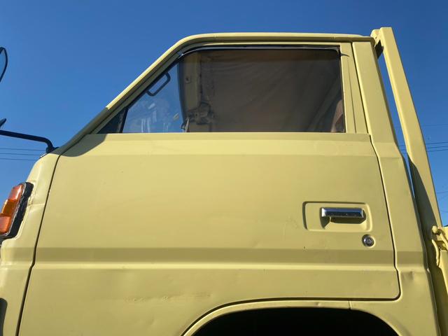 キャンター 　平ボディ　丸目４灯　ホイールカバー　コラム５ＭＴ（19枚目）