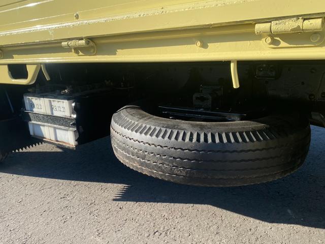 キャンター 　平ボディ　丸目４灯　ホイールカバー　コラム５ＭＴ（22枚目）