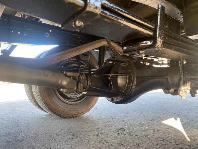 キャンター 　平ボディ　丸目４灯　ホイールカバー　コラム５ＭＴ（25枚目）