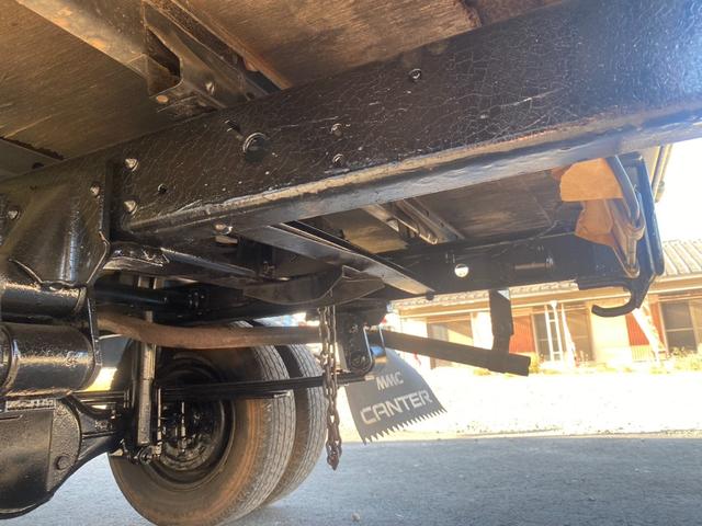 キャンター 　平ボディ　丸目４灯　ホイールカバー　コラム５ＭＴ（27枚目）