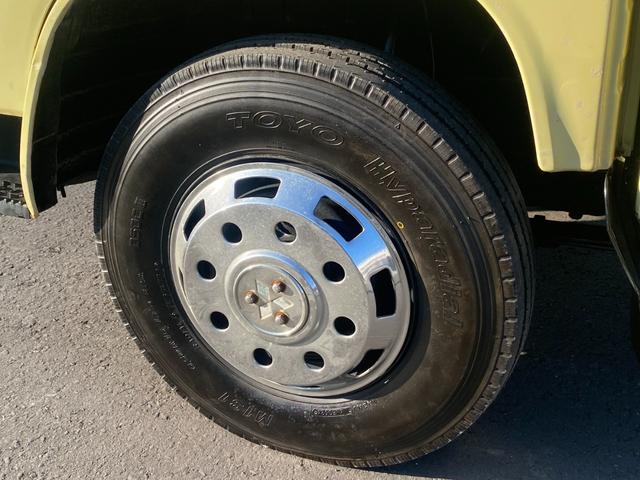 キャンター 　平ボディ　丸目４灯　ホイールカバー　コラム５ＭＴ（28枚目）