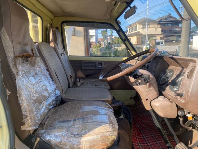 キャンター 　平ボディ　丸目４灯　ホイールカバー　コラム５ＭＴ（30枚目）