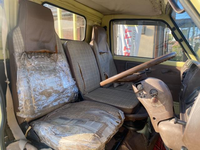 キャンター 　平ボディ　丸目４灯　ホイールカバー　コラム５ＭＴ（33枚目）