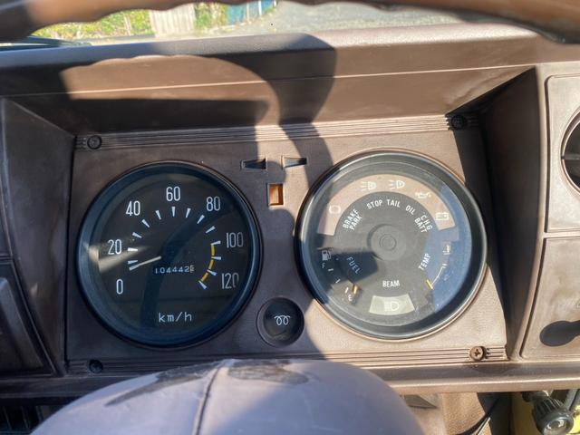 キャンター 　平ボディ　丸目４灯　ホイールカバー　コラム５ＭＴ（34枚目）