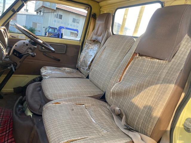 キャンター 　平ボディ　丸目４灯　ホイールカバー　コラム５ＭＴ（36枚目）