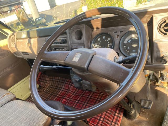 キャンター 　平ボディ　丸目４灯　ホイールカバー　コラム５ＭＴ（39枚目）