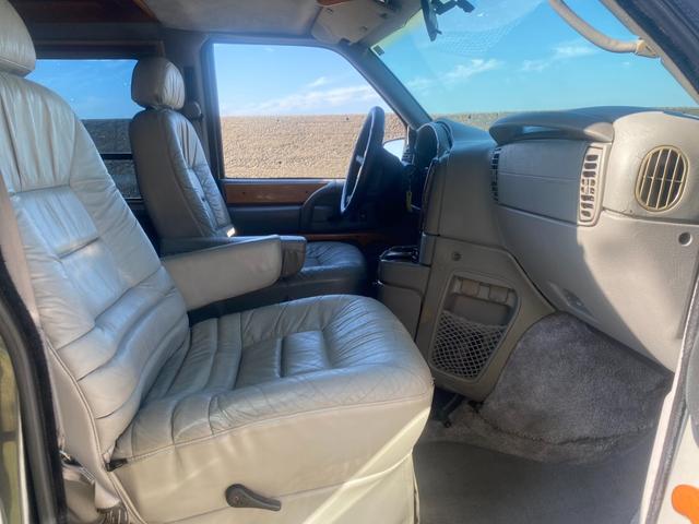 シボレーアストロ 　社外アルミ　ＢＦグッドリッチタイヤ　　社外オーディオ　バックカメラ　リアモニター　ＥＴＣ（42枚目）