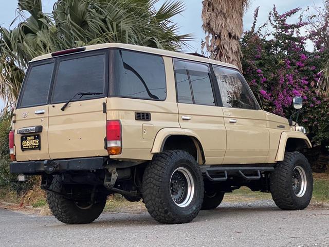 ランドクルーザー７０ ＺＸ　リフトアップ　社外アルミ　サンルーフ（3枚目）