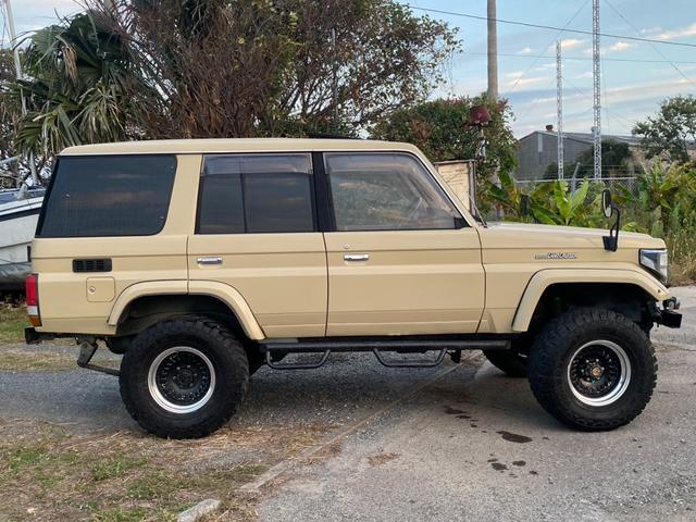 ランドクルーザー７０ ＺＸ　リフトアップ　社外アルミ　サンルーフ（7枚目）