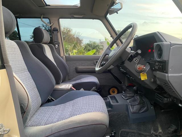 ランドクルーザー７０ ＺＸ　リフトアップ　社外アルミ　サンルーフ（42枚目）