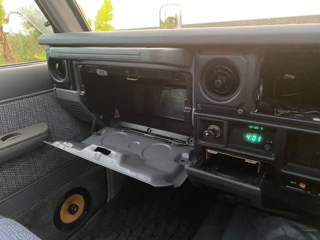 ランドクルーザー７０ ＺＸ　リフトアップ　社外アルミ　サンルーフ（57枚目）