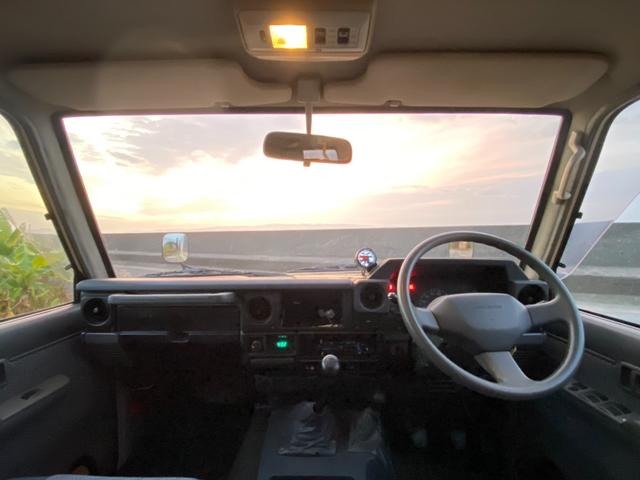 ランドクルーザー７０ ＺＸ　リフトアップ　社外アルミ　サンルーフ（64枚目）