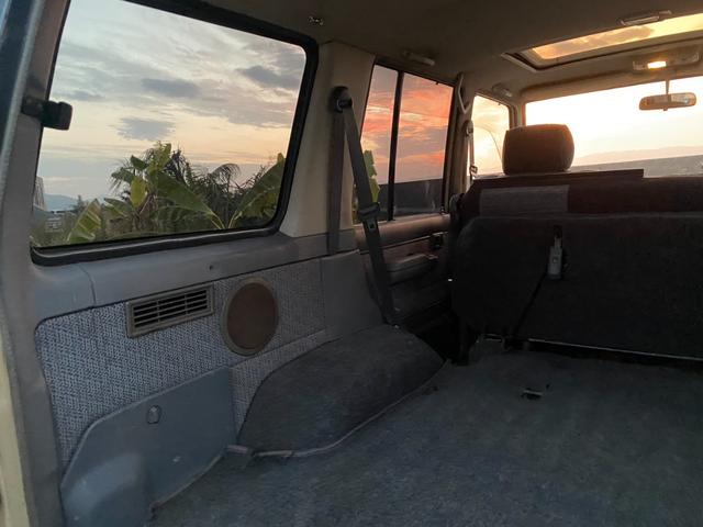 ランドクルーザー７０ ＺＸ　リフトアップ　社外アルミ　サンルーフ（70枚目）