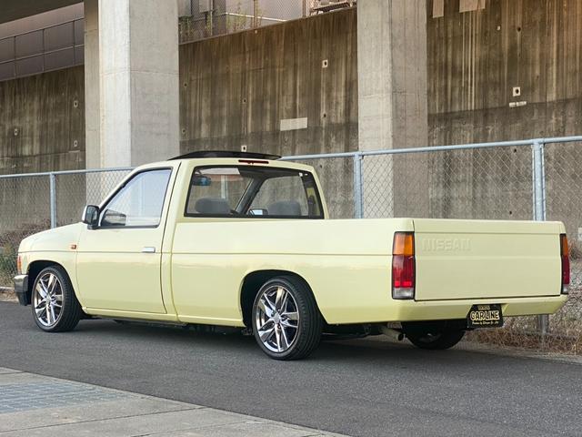 ダットサンピックアップ ロングＤＸ　社外アルミ　コラムＭＴ（9枚目）