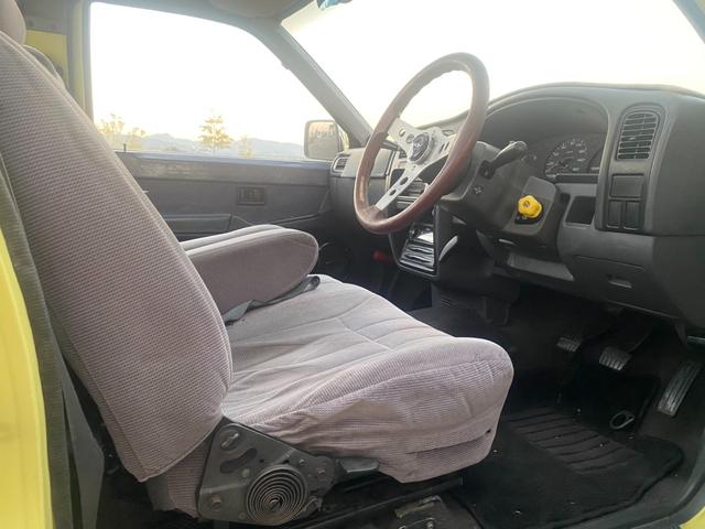 ダットサンピックアップ ロングＤＸ　社外アルミ　コラムＭＴ（40枚目）