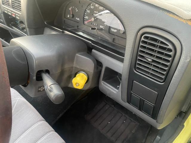 ダットサンピックアップ ロングＤＸ　社外アルミ　コラムＭＴ（45枚目）