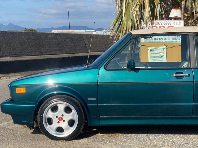 ゴルフカブリオ 　左ハンドル　社外アルミ　ウッドステアリング　丸目４灯　　ローダウン（18枚目）