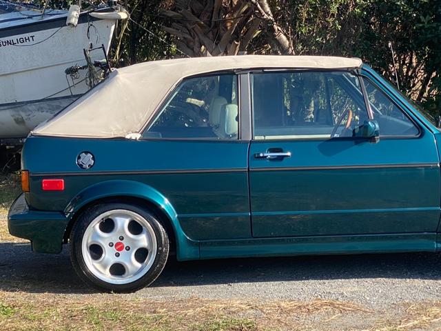 ゴルフカブリオ 　左ハンドル　社外アルミ　ウッドステアリング　丸目４灯　　ローダウン（24枚目）