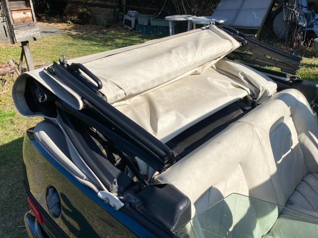 ゴルフカブリオ 　左ハンドル　社外アルミ　ウッドステアリング　丸目４灯　　ローダウン（40枚目）