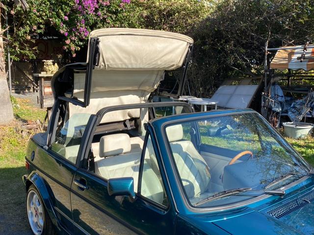 ゴルフカブリオ 　左ハンドル　社外アルミ　ウッドステアリング　丸目４灯　　ローダウン（45枚目）