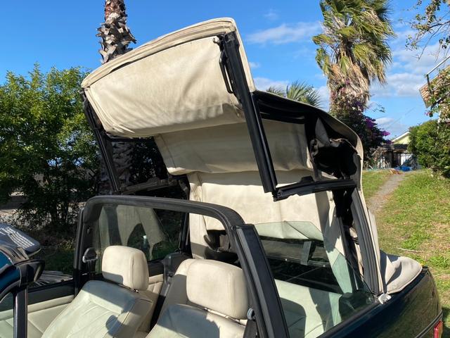 ゴルフカブリオ 　左ハンドル　社外アルミ　ウッドステアリング　丸目４灯　　ローダウン（48枚目）