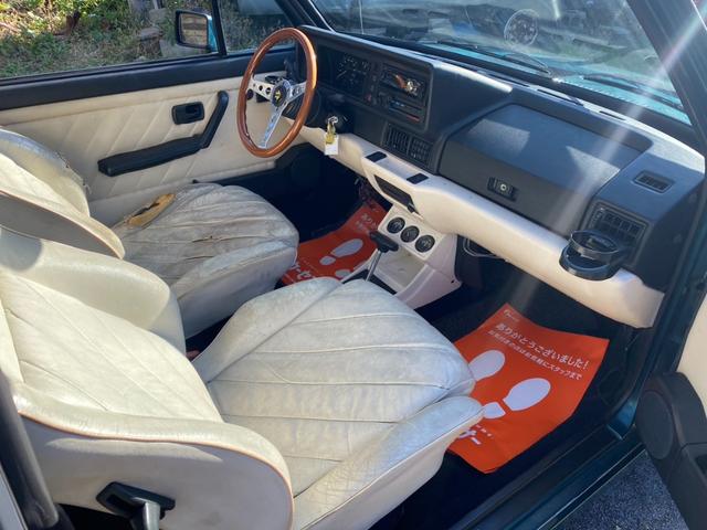 ゴルフカブリオ 　左ハンドル　社外アルミ　ウッドステアリング　丸目４灯　　ローダウン（68枚目）