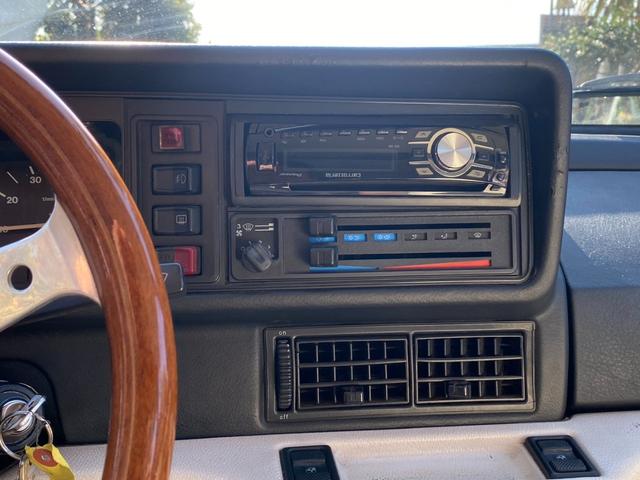 ゴルフカブリオ 　左ハンドル　社外アルミ　ウッドステアリング　丸目４灯　　ローダウン（73枚目）