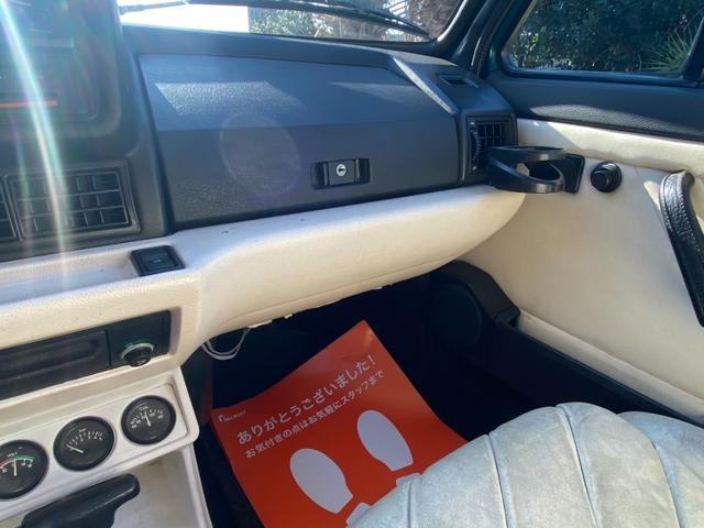 ゴルフカブリオ 　左ハンドル　社外アルミ　ウッドステアリング　丸目４灯　　ローダウン（75枚目）