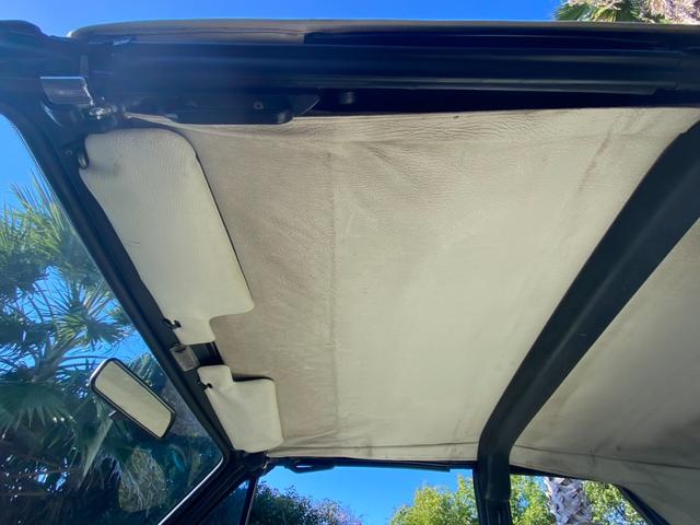 ゴルフカブリオ 　左ハンドル　社外アルミ　ウッドステアリング　丸目４灯　　ローダウン（77枚目）