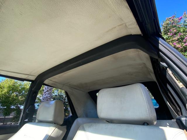 ゴルフカブリオ 　左ハンドル　社外アルミ　ウッドステアリング　丸目４灯　　ローダウン（78枚目）